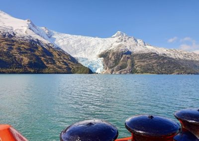 Una glacera o "ventisquero" desembocant al canal del Beagle